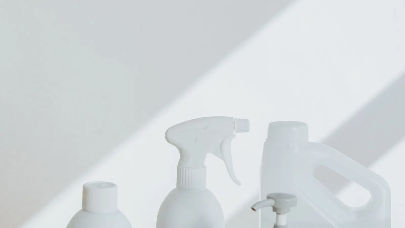 Trigger sprayer on a bottle, representing 28/400 and 28/410 finish matching.