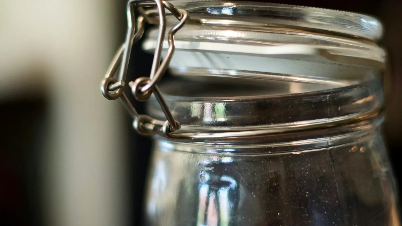 Opening a sealed jar or bottle, representing easy-peel vs weld type induction liner removal.